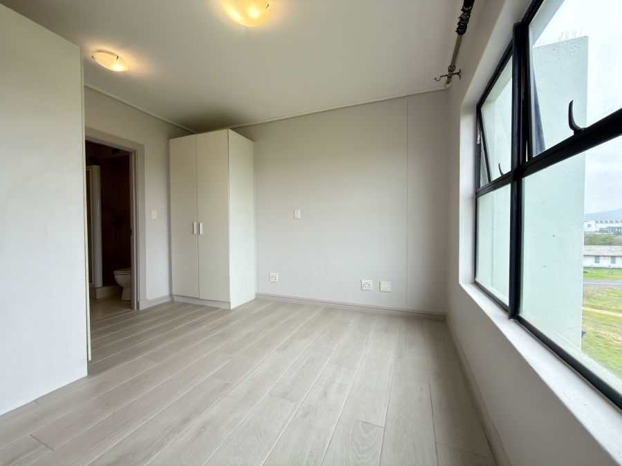 1 Bedroom Property for Sale in Royal Ascot Western Cape